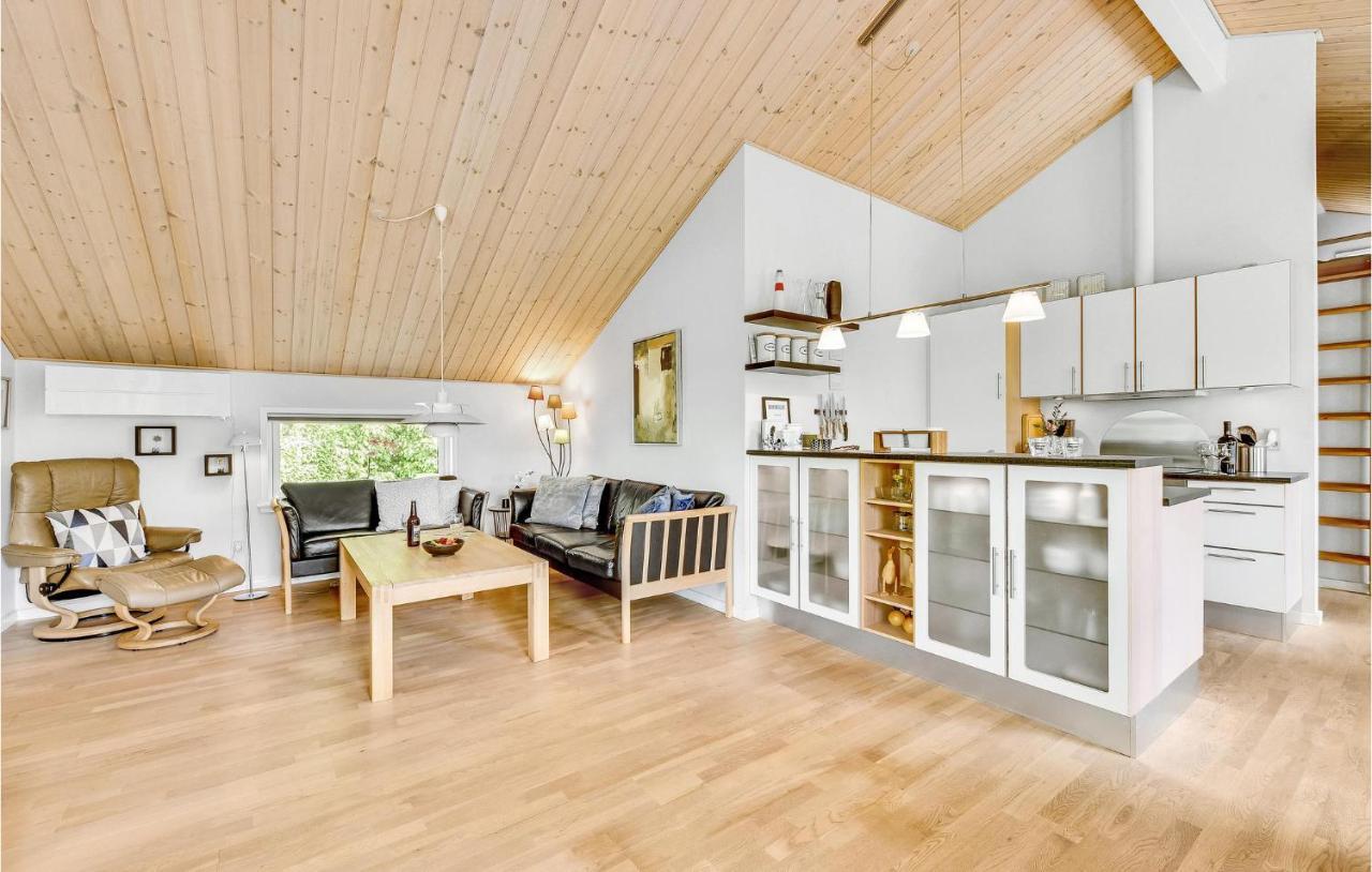 Cozy Home In Tarm With Kitchen Eksteriør bilde