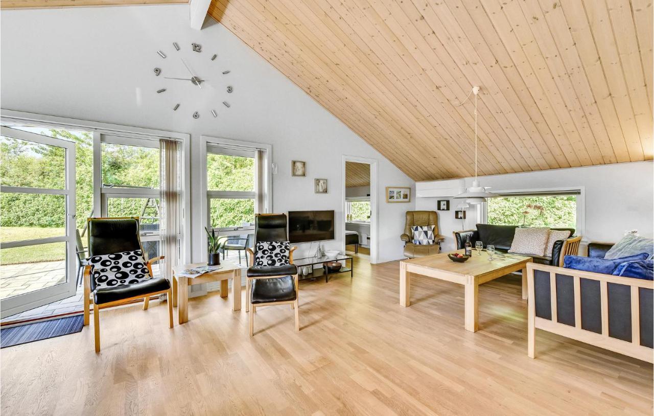 Cozy Home In Tarm With Kitchen Eksteriør bilde