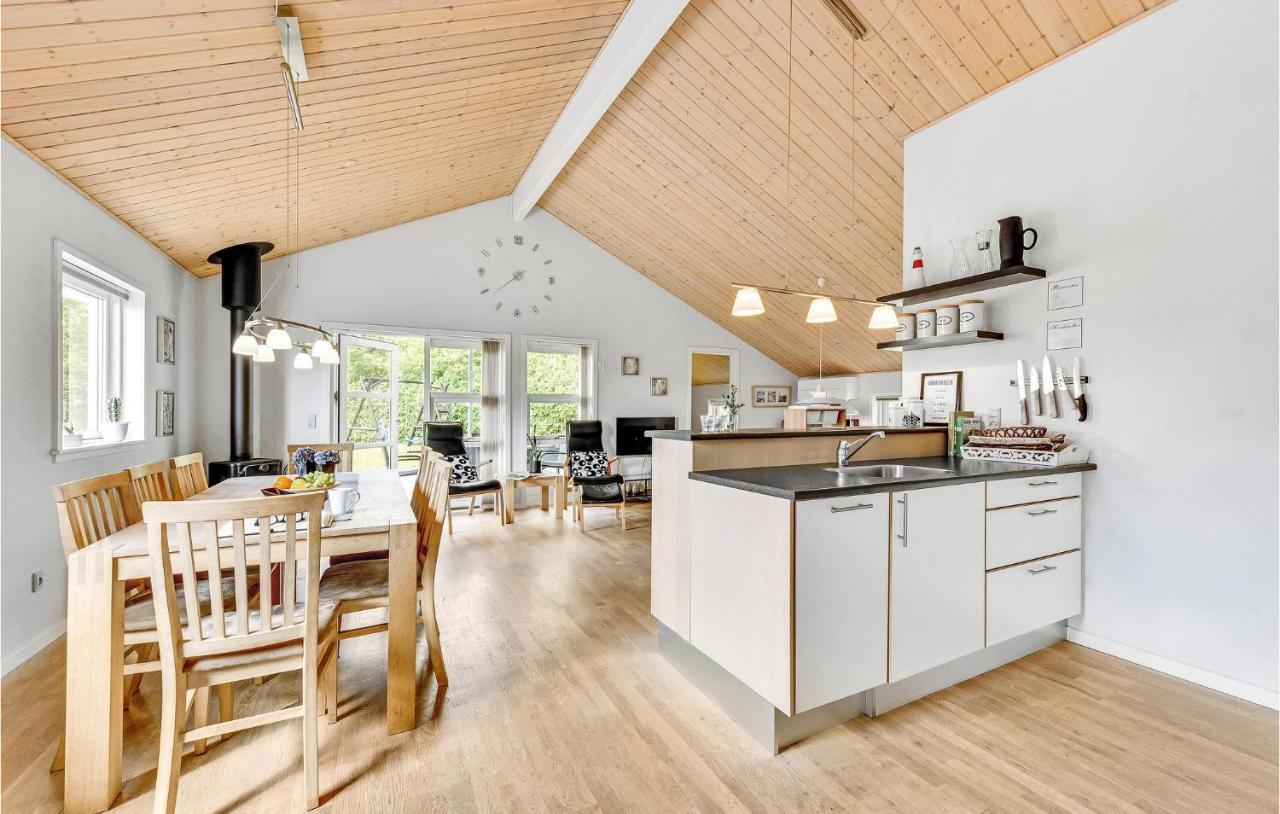 Cozy Home In Tarm With Kitchen Eksteriør bilde