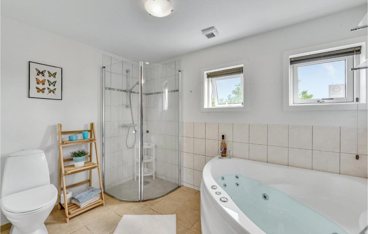 Cozy Home In Tarm With Kitchen Eksteriør bilde