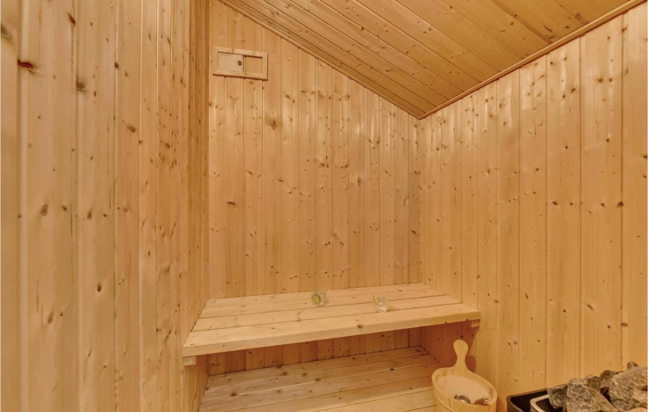 Cozy Home In Tarm With Kitchen Eksteriør bilde