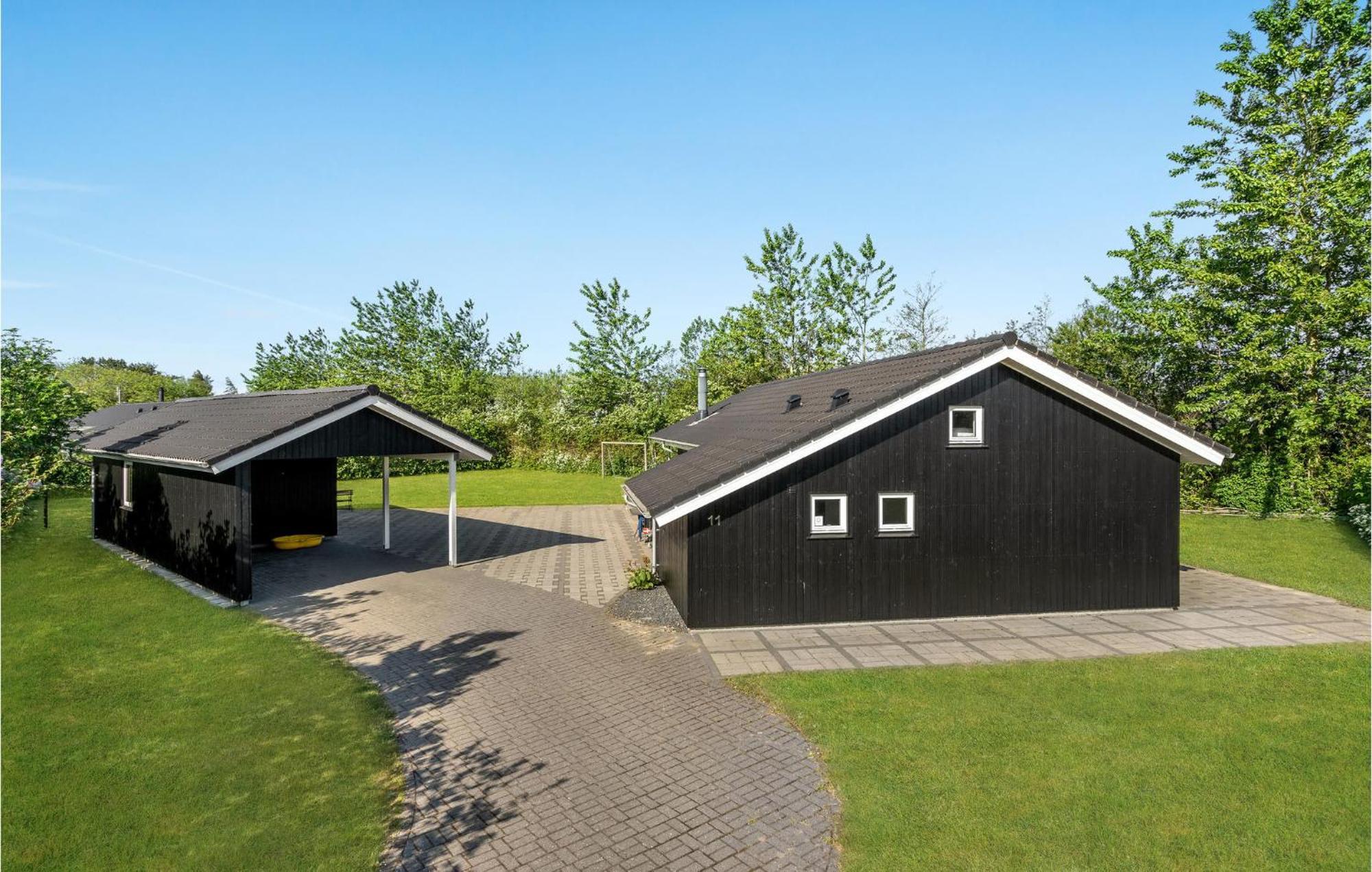 Cozy Home In Tarm With Kitchen Eksteriør bilde