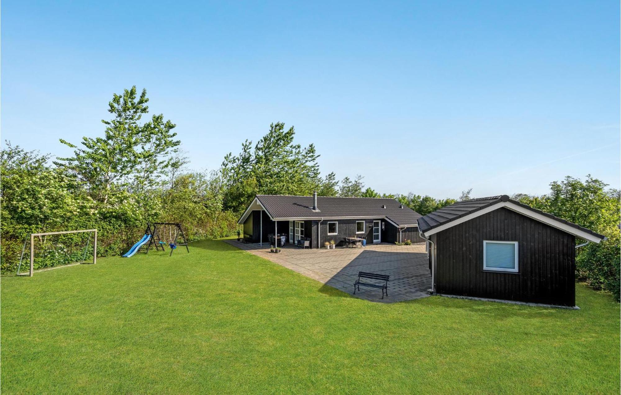 Cozy Home In Tarm With Kitchen Eksteriør bilde